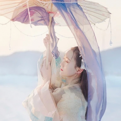 翩翩起舞帶傘女生頭像，唯美古風(fēng)真人頭像