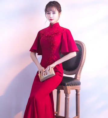 時尚喇叭袖口中式禮服，立體花朵魚尾晚禮服