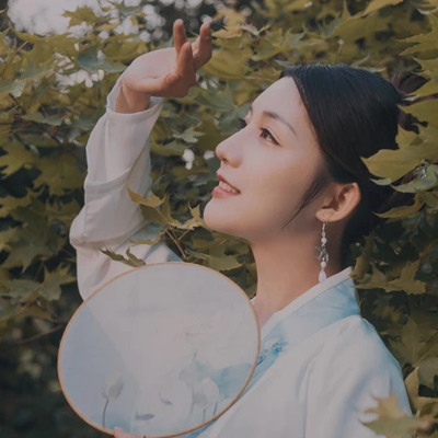文藝帶團(tuán)扇女生頭像，唯美古風(fēng)真人頭像