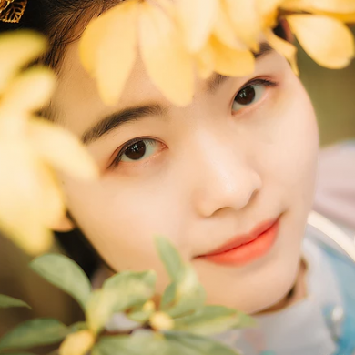 秋風帶團扇少女頭像，唯美古風真人頭像