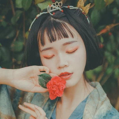 山茶花開(kāi)女生頭像，唯美古風(fēng)真人頭像
