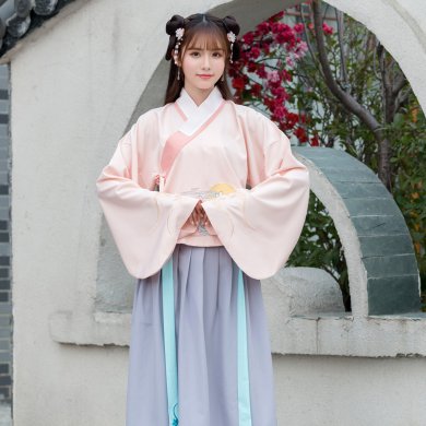 玉兔圖案?jìng)鹘y(tǒng)漢服，改良交領(lǐng)襖裙襦裙?jié)h服