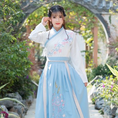藍(lán)白古裝繡花漢服，改良漢服斜交齊腰襦裙