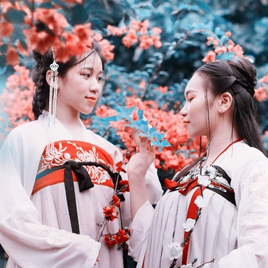 梅花樹下閨蜜頭像，唯美古風(fēng)女子真人頭像