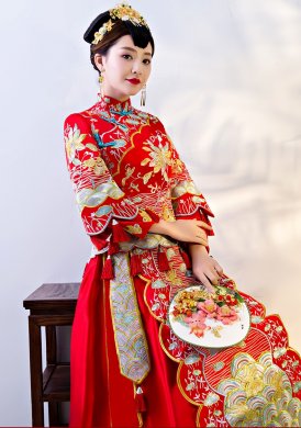 端莊斜襟新娘禮服，精美刺繡中式禮服