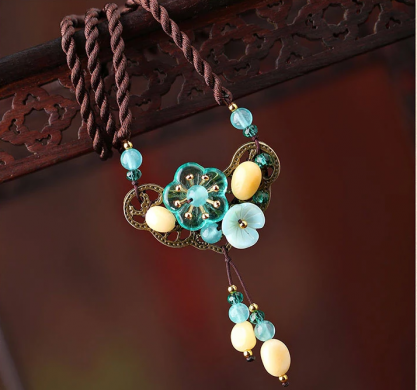 清澈的笑容復(fù)古項(xiàng)鏈?zhǔn)罪? / data-hiiy=