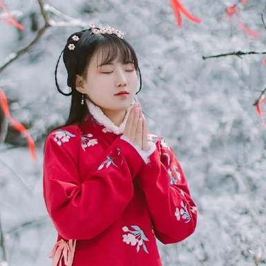冰雪天地紅衣女生頭像，唯美古風(fēng)真人頭像