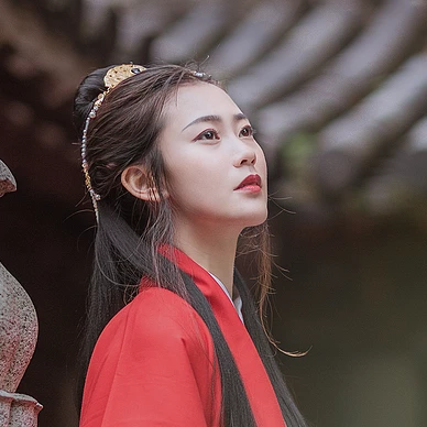 優(yōu)雅紅衣女生頭像，唯美古風真人頭像