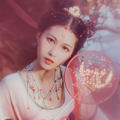 嬌艷彼岸花女子頭像，唯美古風真人頭像