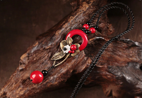 紅艷復(fù)古的毛衣鏈時(shí)尚項(xiàng)鏈?zhǔn)罪? / data-5VkG=