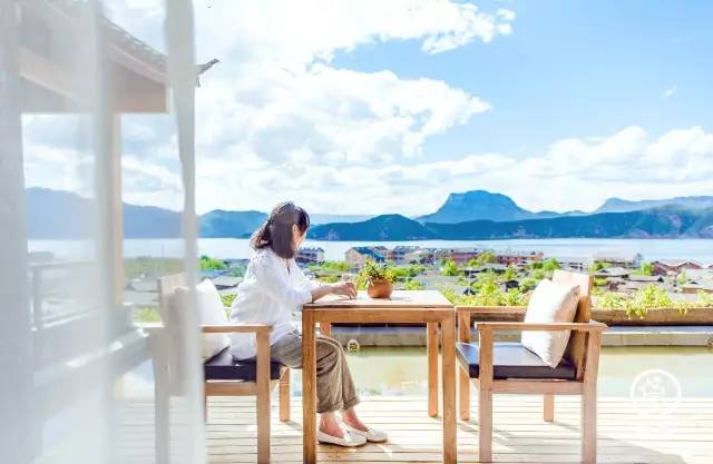 瀘沽湖新中式風格民宿，等風·半山