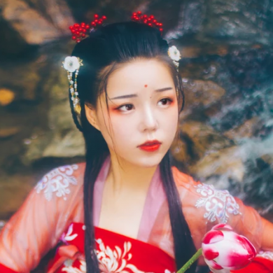 嬌艷紅衣女子頭像，唯美古風真人頭像