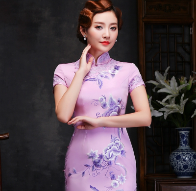 真絲繡花旗袍，復(fù)古氣質(zhì)蕾絲鑲邊旗袍