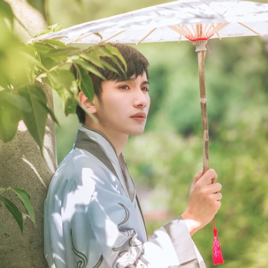 古典家佳樂文學(xué)漢服孤館燈青頭像，古風(fēng)男生頭像