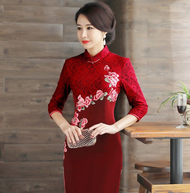 繡花蕾絲金絲絨長(zhǎng)款旗袍，中袖優(yōu)雅旗袍