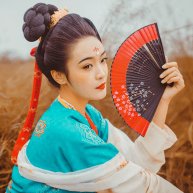 紅妝帶折扇女生頭像，唯美古風(fēng)真人頭像