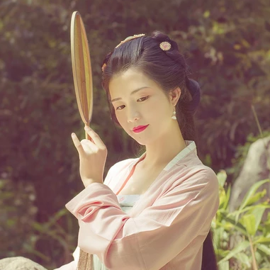 文藝清新帶團(tuán)扇女生頭像，唯美古風(fēng)真人頭像