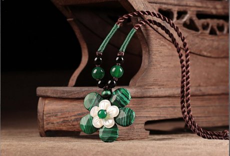 綠色石頭吊墜貝殼花鎖骨鏈項鏈?zhǔn)罪? / data-AzVp=