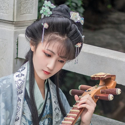 古典琵琶女子頭像，唯美古風真人頭像