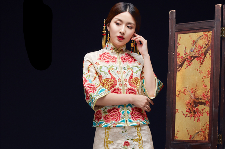 刺繡鳳凰白色中式嫁衣，結(jié)婚敬酒服旗袍修身