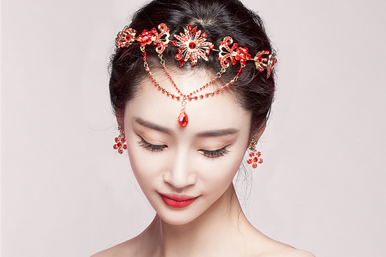 中式三件套裝敬酒服額飾，優(yōu)美盤(pán)發(fā)配飾發(fā)飾