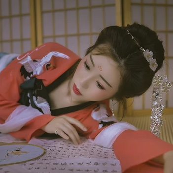 傷感喝酒女生頭像，唯美古風真人頭像