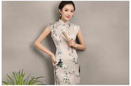 杏色曉鶴印花旗袍，時(shí)尚淡雅旗袍裙