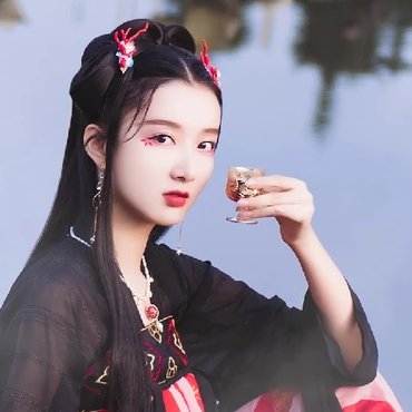 優(yōu)雅喝酒女生頭像，唯美古風(fēng)真人頭像
