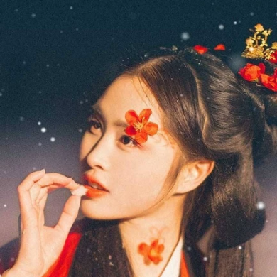 紅梅拂面女生頭像，唯美古風(fēng)真人頭像