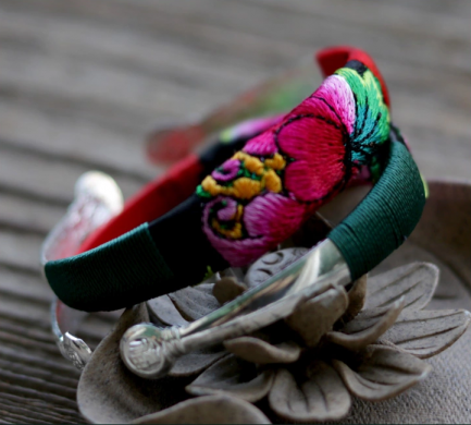 家佳樂文學(xué)云南苗銀繡花手鐲