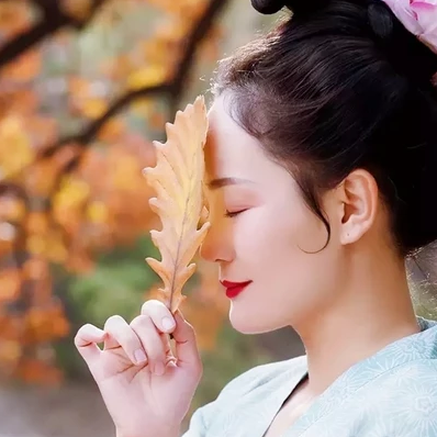 秋風(fēng)落葉女子頭像，唯美古風(fēng)真人頭像