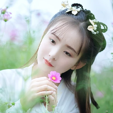 小清新花朵帶團扇女生頭像，唯美古風真人頭像