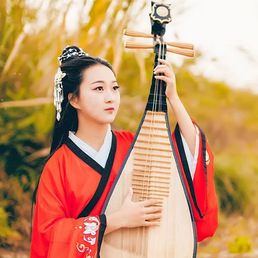 秋色彈琵琶紅衣女生頭像，唯美古風真人頭像