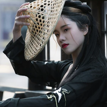 霸氣喝酒帶兵器女生頭像，唯美古風(fēng)真人頭像