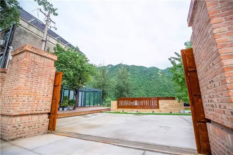 北京金岳臺(tái)溫泉酒店，承載著上個(gè)世紀(jì)的老磚樓