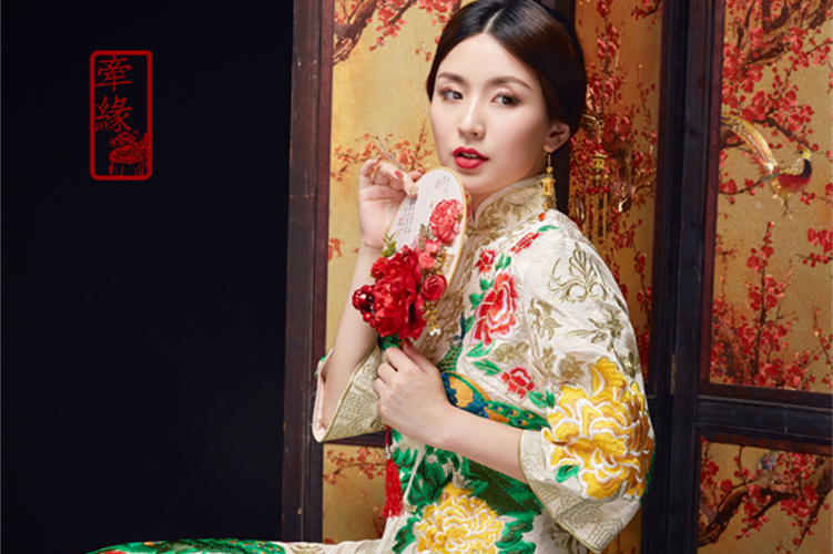 復(fù)古中式白色孔雀刺繡禮服，唐裝刺繡精美龍鳳