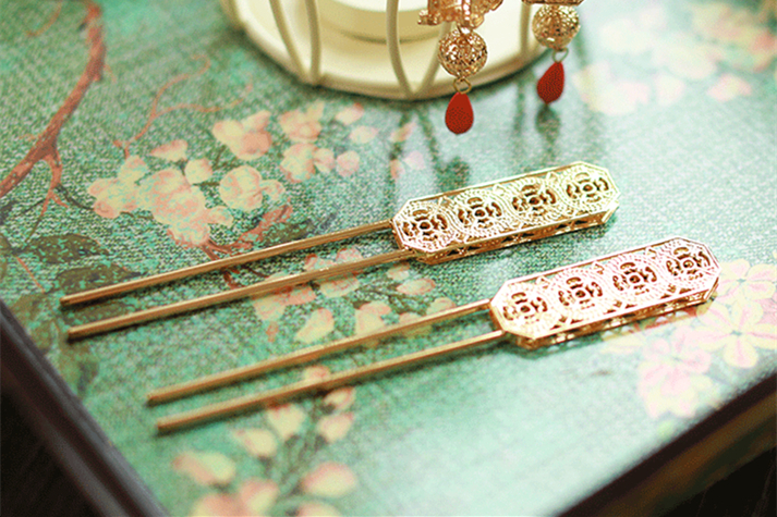 新娘中式金色流蘇發(fā)飾，古裝發(fā)梳步搖