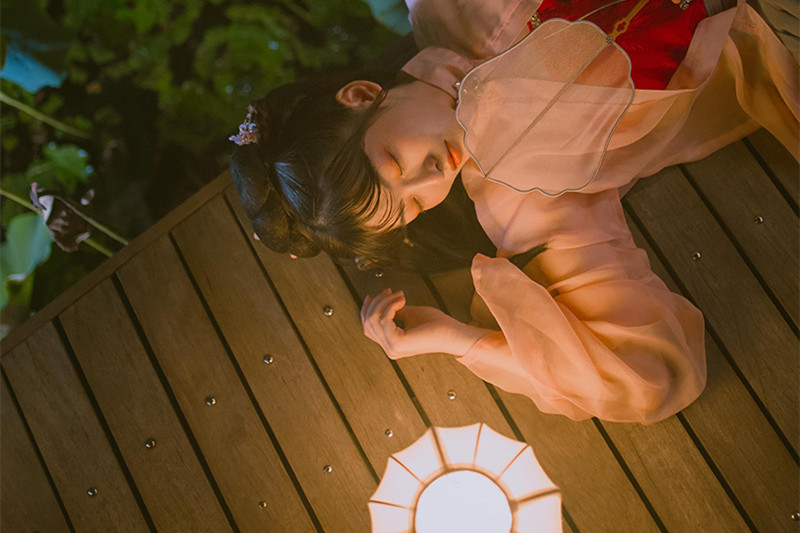 夜色杏粉小依獨醉酒古風(fēng)頭像，女生古風(fēng)頭像