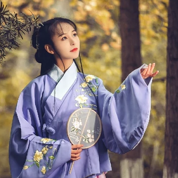 高貴優(yōu)雅紫衣帶團扇女生頭像，唯美古風(fēng)真人頭