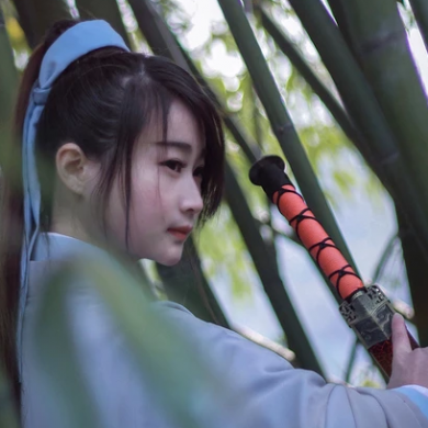 竹林舞劍女生頭像，唯美古風(fēng)真人頭像