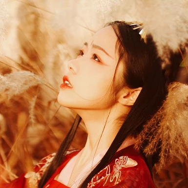紅衣彈琵琶思念女生頭像，唯美古風(fēng)真人頭像