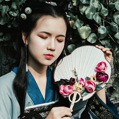 古典淡雅帶團(tuán)扇頭像，唯美古風(fēng)真人頭像