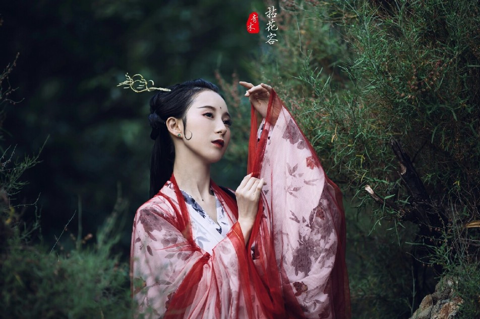 庭院深深思幾許古風(fēng)女子頭像，古風(fēng)真人頭像