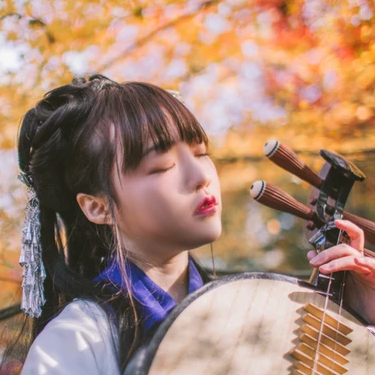 文藝彈琵琶女生頭像，唯美古風(fēng)真人頭像