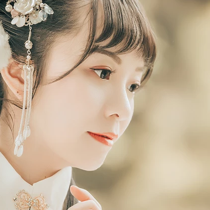 文藝復(fù)古帶團(tuán)扇女生頭像，唯美古風(fēng)真人頭像