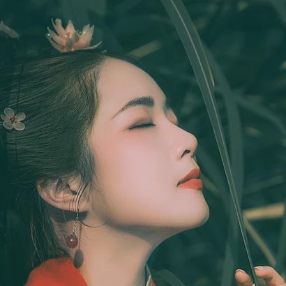 文藝紅衣帶傘女生頭像，唯美古風(fēng)真人頭像