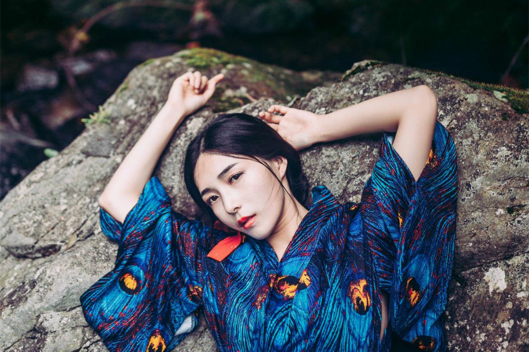 林間溪水靈氣女子頭像，唯美古風(fēng)頭像真人