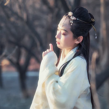 文藝帶笛子女生頭像，唯美古風(fēng)真人頭像
