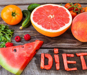 幼兒英語教案《認(rèn)識(shí)水果》apple，ora