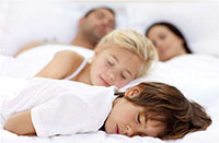 孩子什么時候分房睡好 別再被分床睡的最佳年齡給吭了